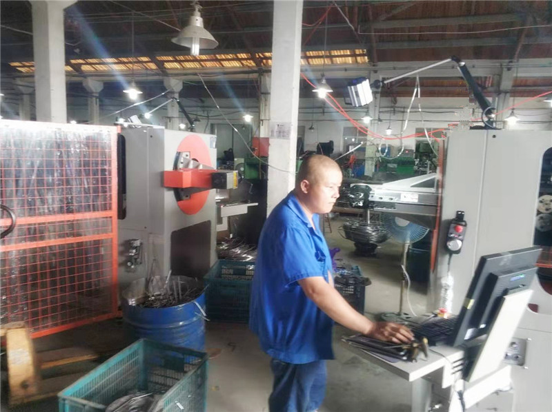 工作就像太陽激 情似火——數控轉頭線材成型機